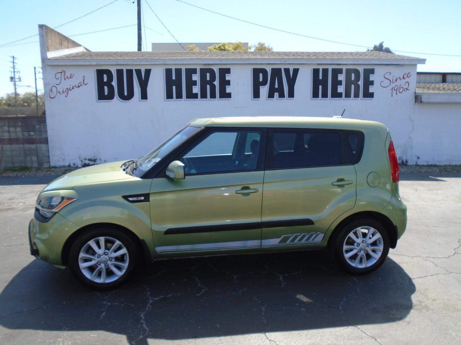 2013 Kia Soul Base (KNDJT2A55D7) with an 1.6L L4 DOHC 16V engine, 5-Speed Manual transmission, located at 6112 N Florida Avenue, Tampa, FL, 33604, (888) 521-5131, 27.954929, -82.459534 - Photo #0